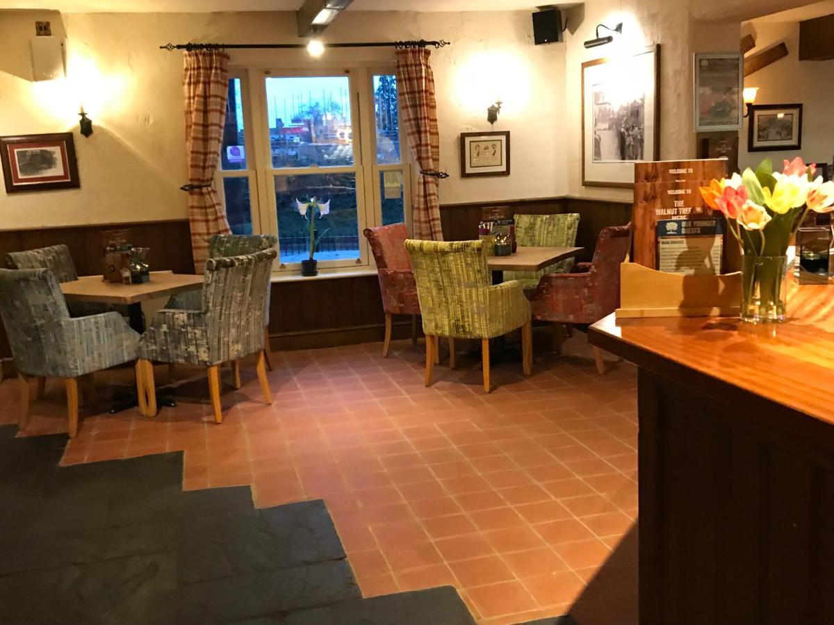 The Walnut Tree Inn Mere 米尔 外观 照片
